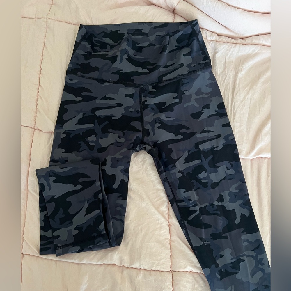 Doesn’t fit me anymore, used it only a couple times, in great condition.